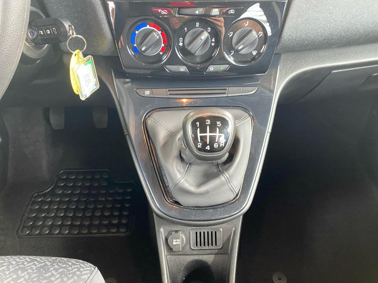 LANCIA Ypsilon III 2021 - Ypsilon 1.0 firefly hybrid Silver s&s 70cv 5p.ti