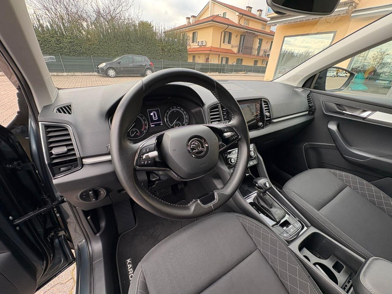 SKODA KAROQ 1.6 TDI AUTOMATICA SI A NEOPATENTATI