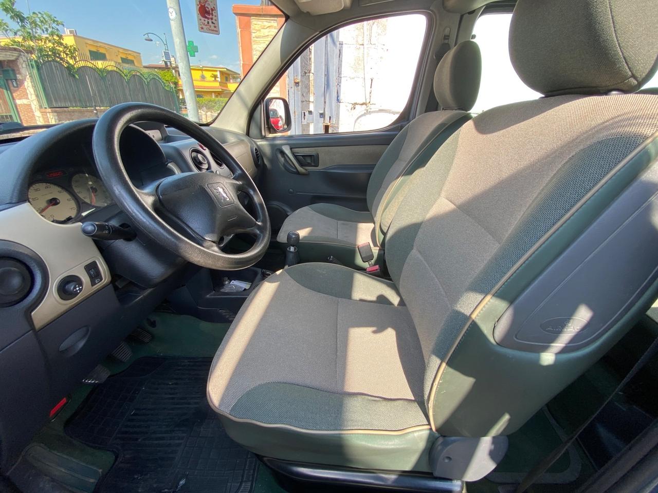 Peugeot Ranch 1.6 HDi 5p. Totem