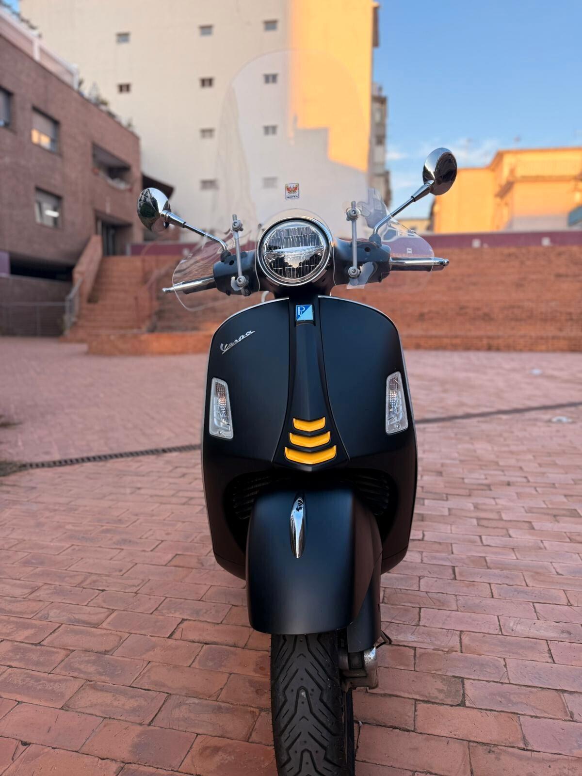Piaggio Vespa 300 GTS hpe SUPER SPORT pari a nuovo