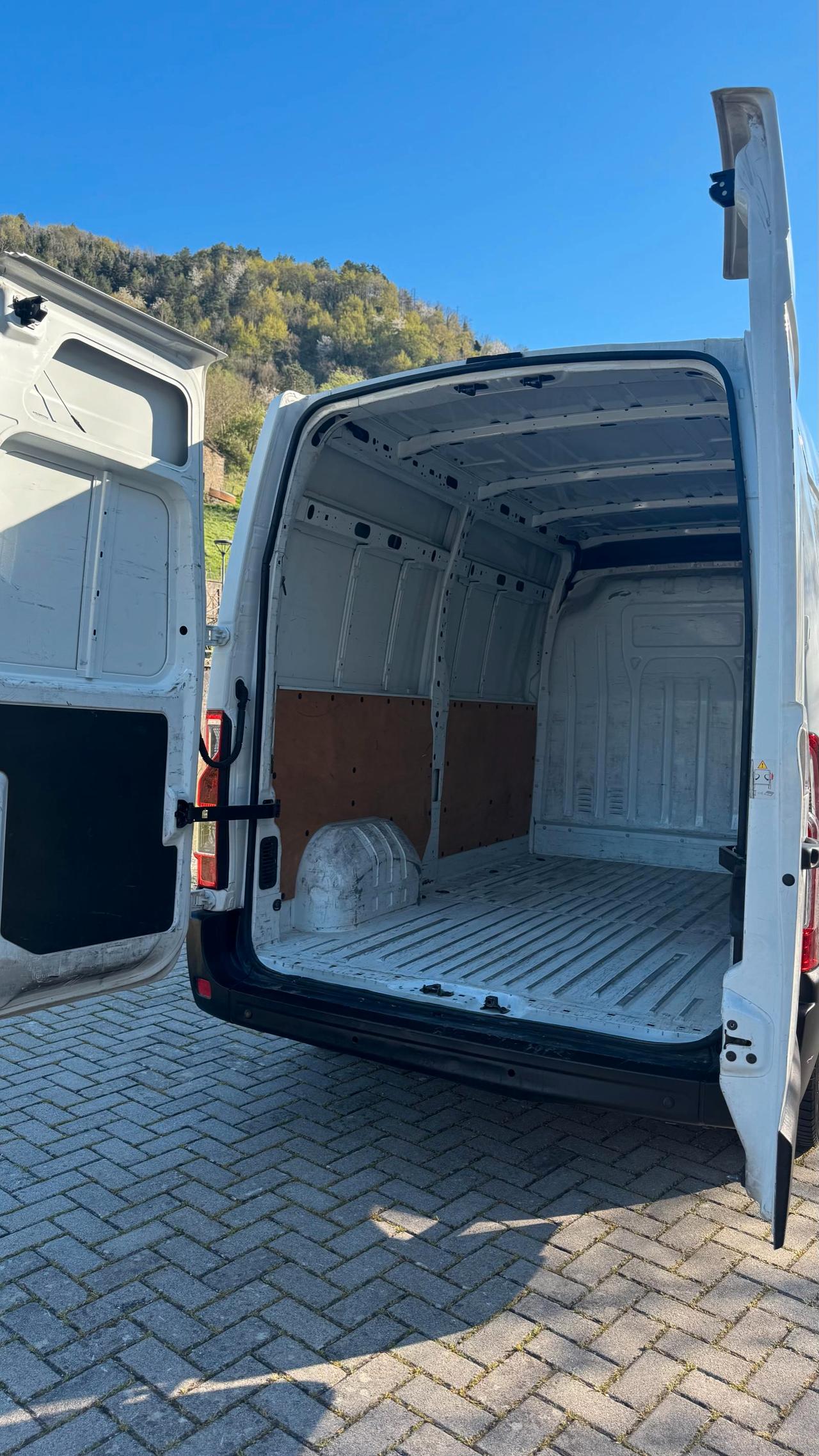 RENAULT Master T33 2.3 dci 125cv L2H2 E5