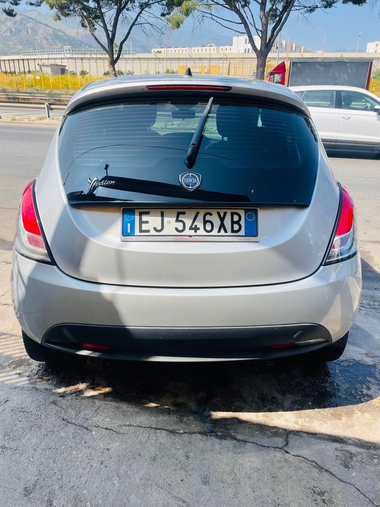 Lancia Ypsilon 1.2 69 CV 5 porte S&S Silver