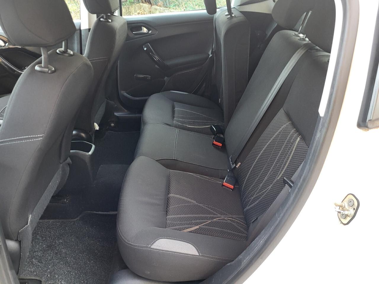 PEUGEOT 208 1,4 HDI-UNICA PROPRIETAR-4 REVISIONI