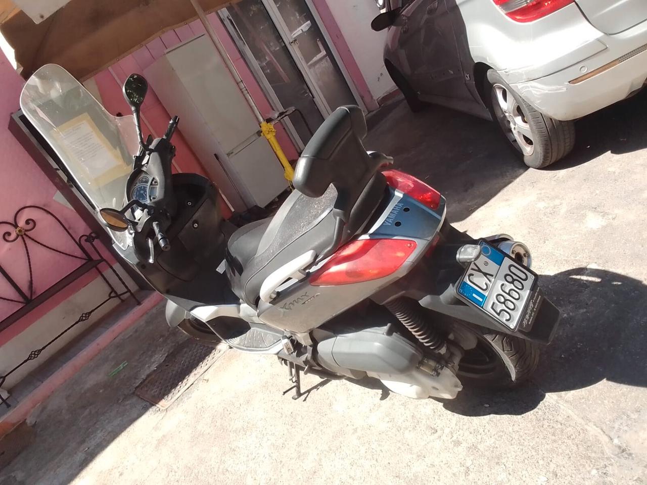 YAMAHA XMAX 250