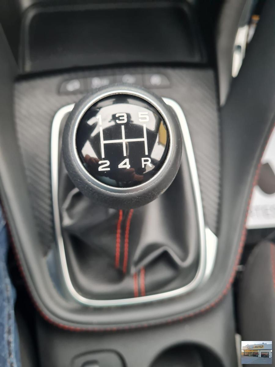 MG ZS Luxury 1.5 Benzina-Anno 2022