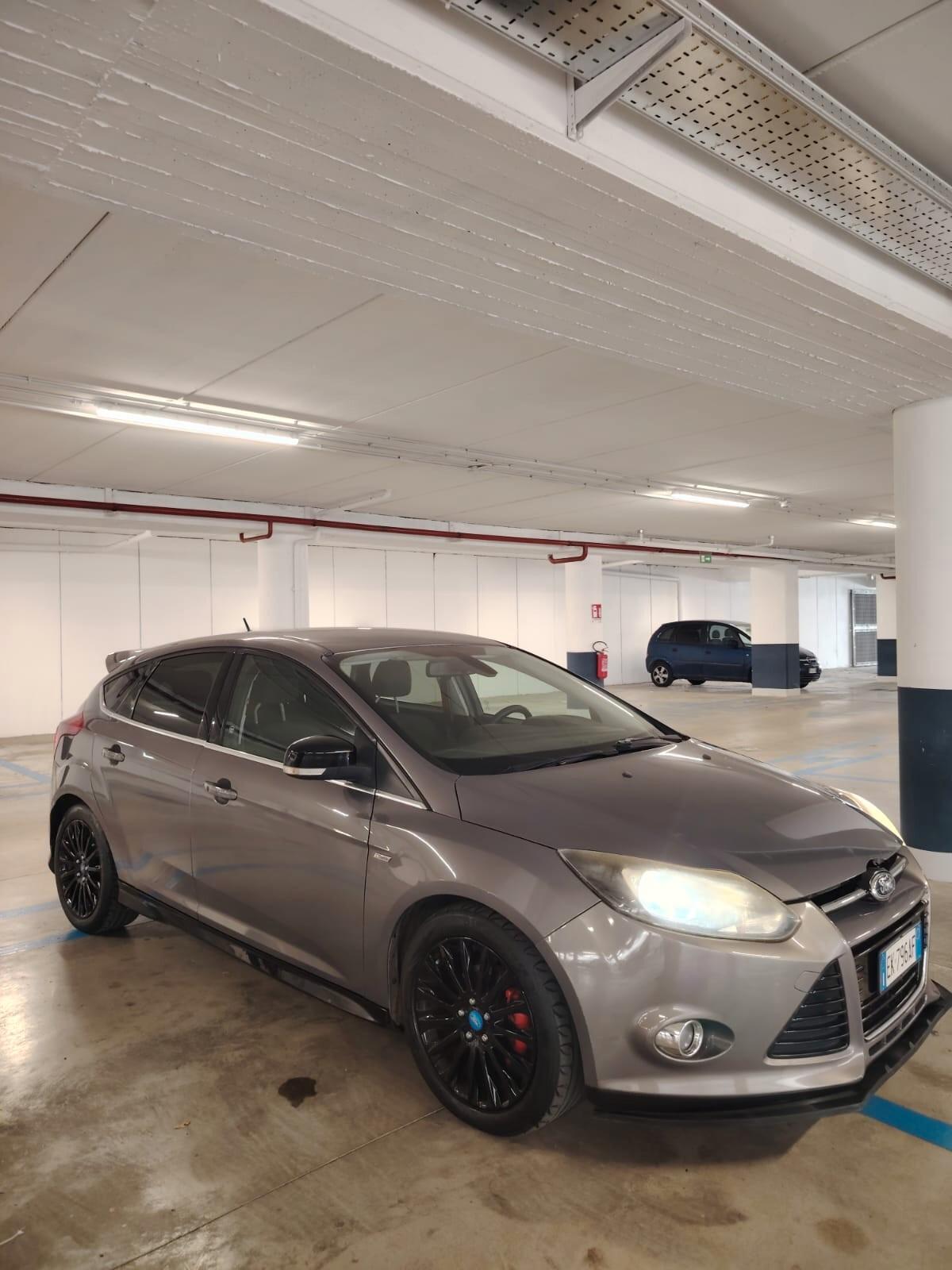 Ford Focus look ST LINE