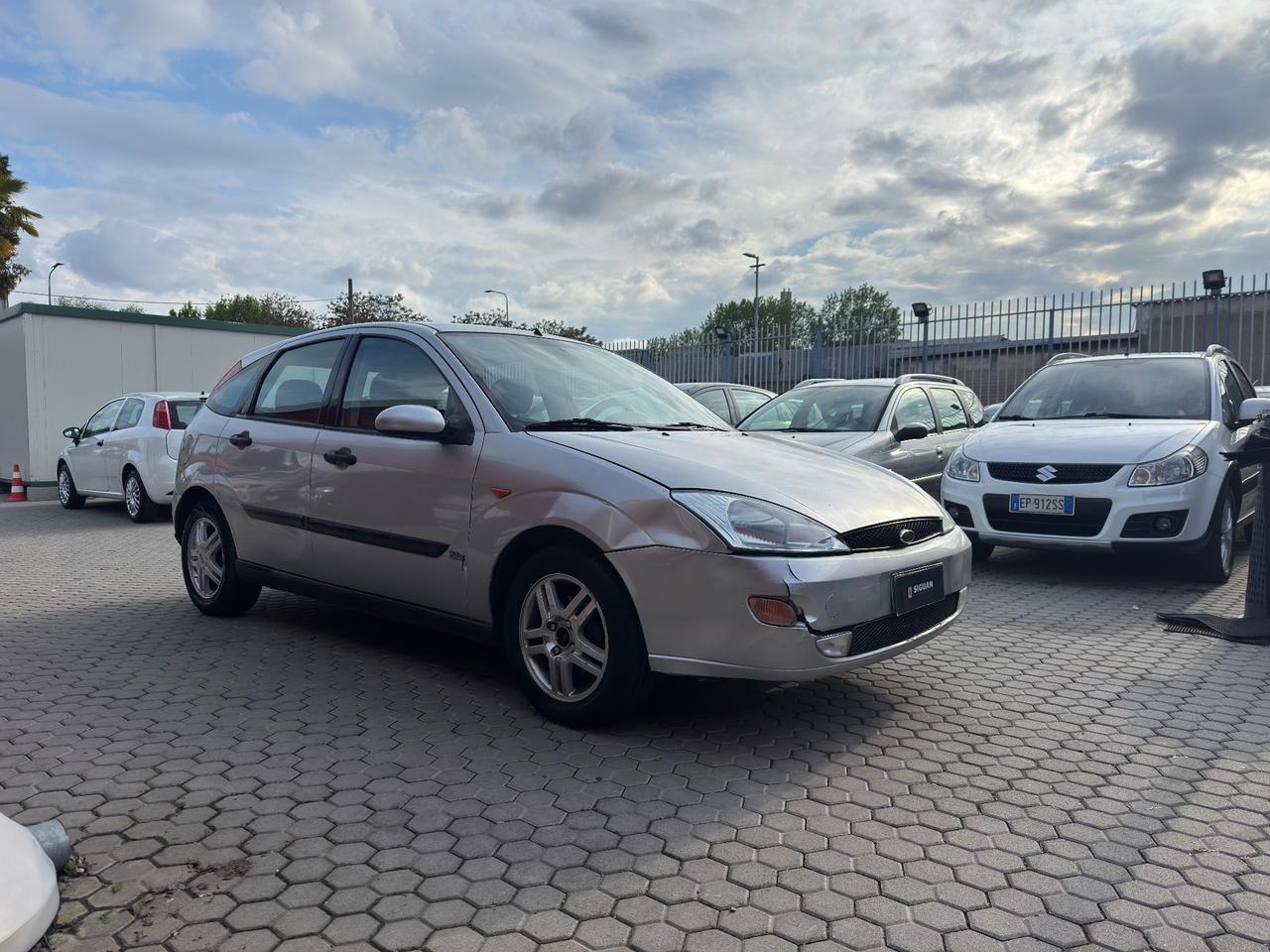 Ford Focus ADATTA A NEOPATENTATI 1.6i 16V cat 5p. Ghia