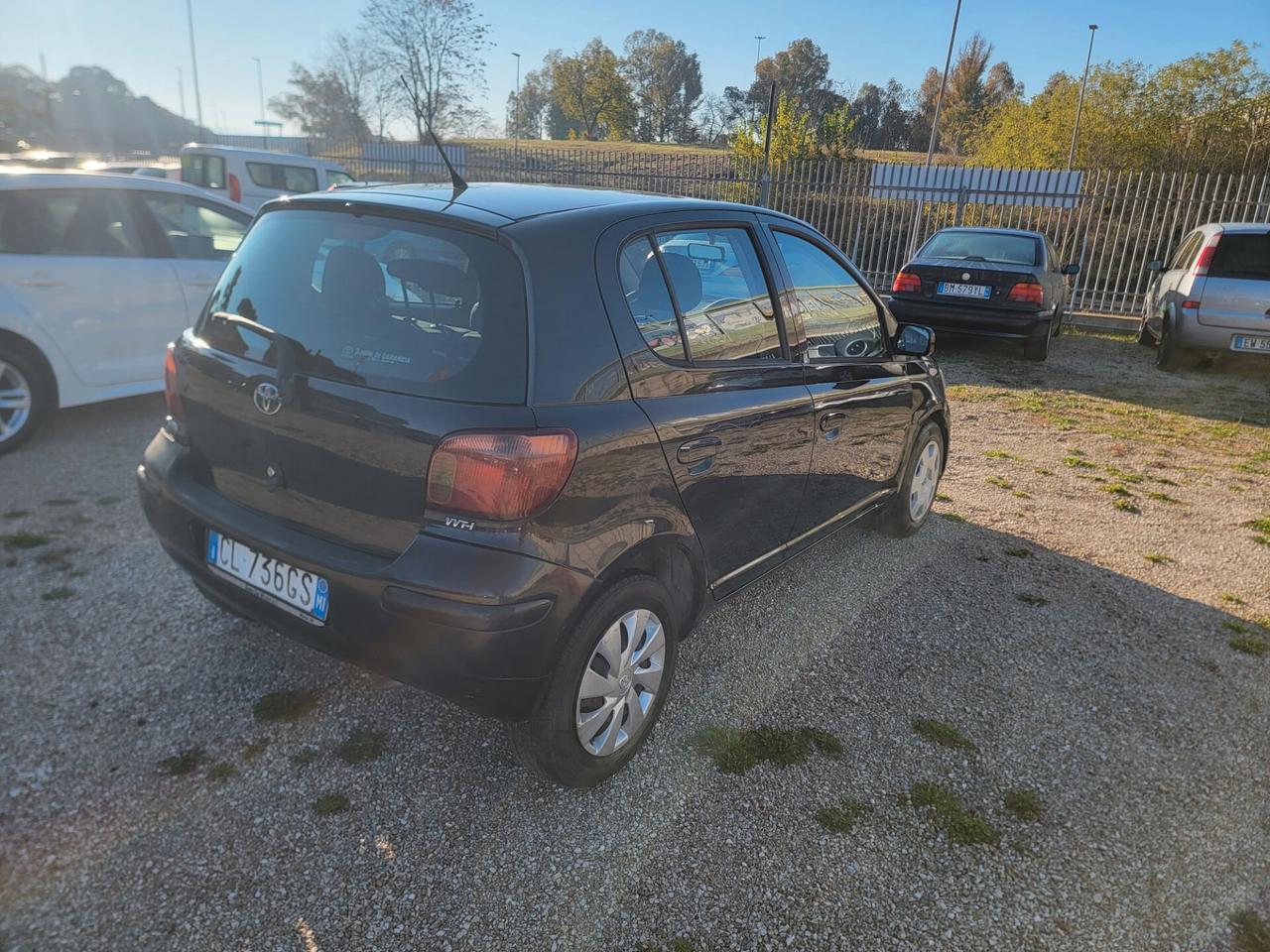 Toyota Yaris 1.0i 16V cat 5 porte Sol