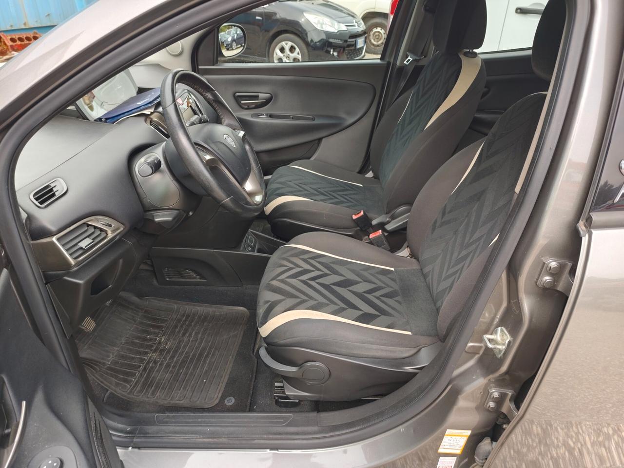 Lancia Ypsilon 1.2 BENZINA E GPL