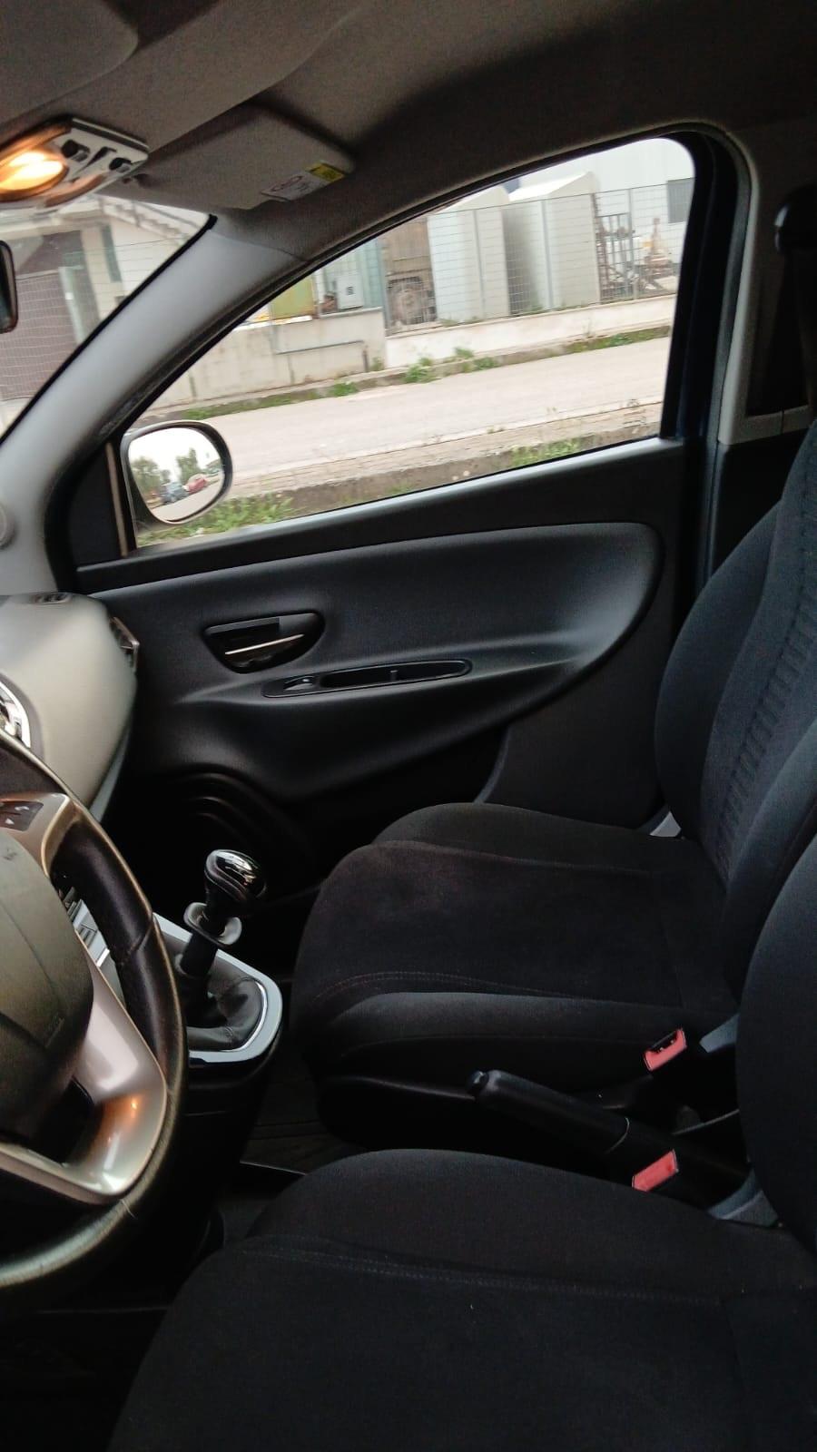 Lancia Ypsilon 1.2 69 CV 5 porte Platinum