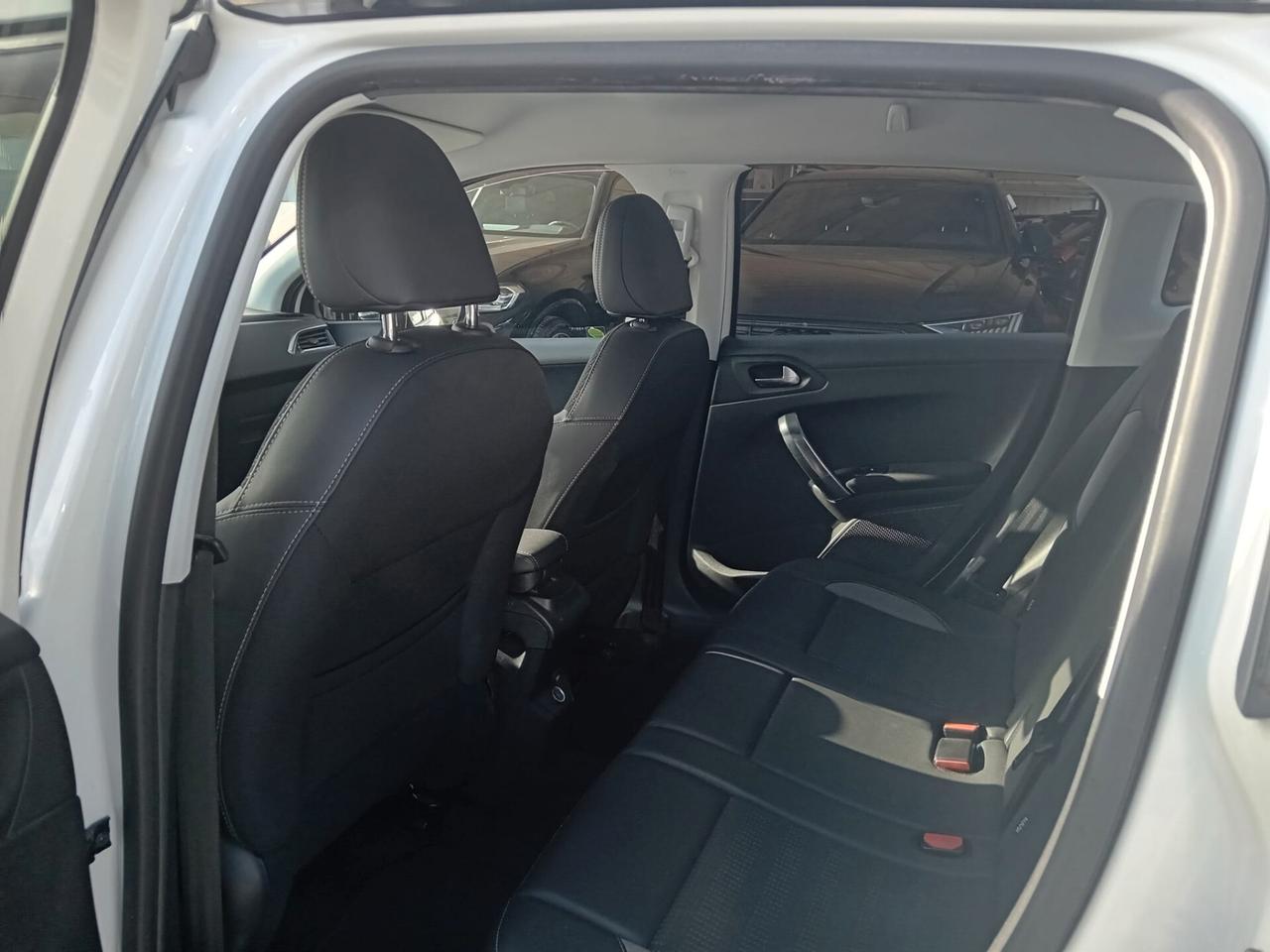Peugeot 2008 BlueHDi 100 S&S Allure