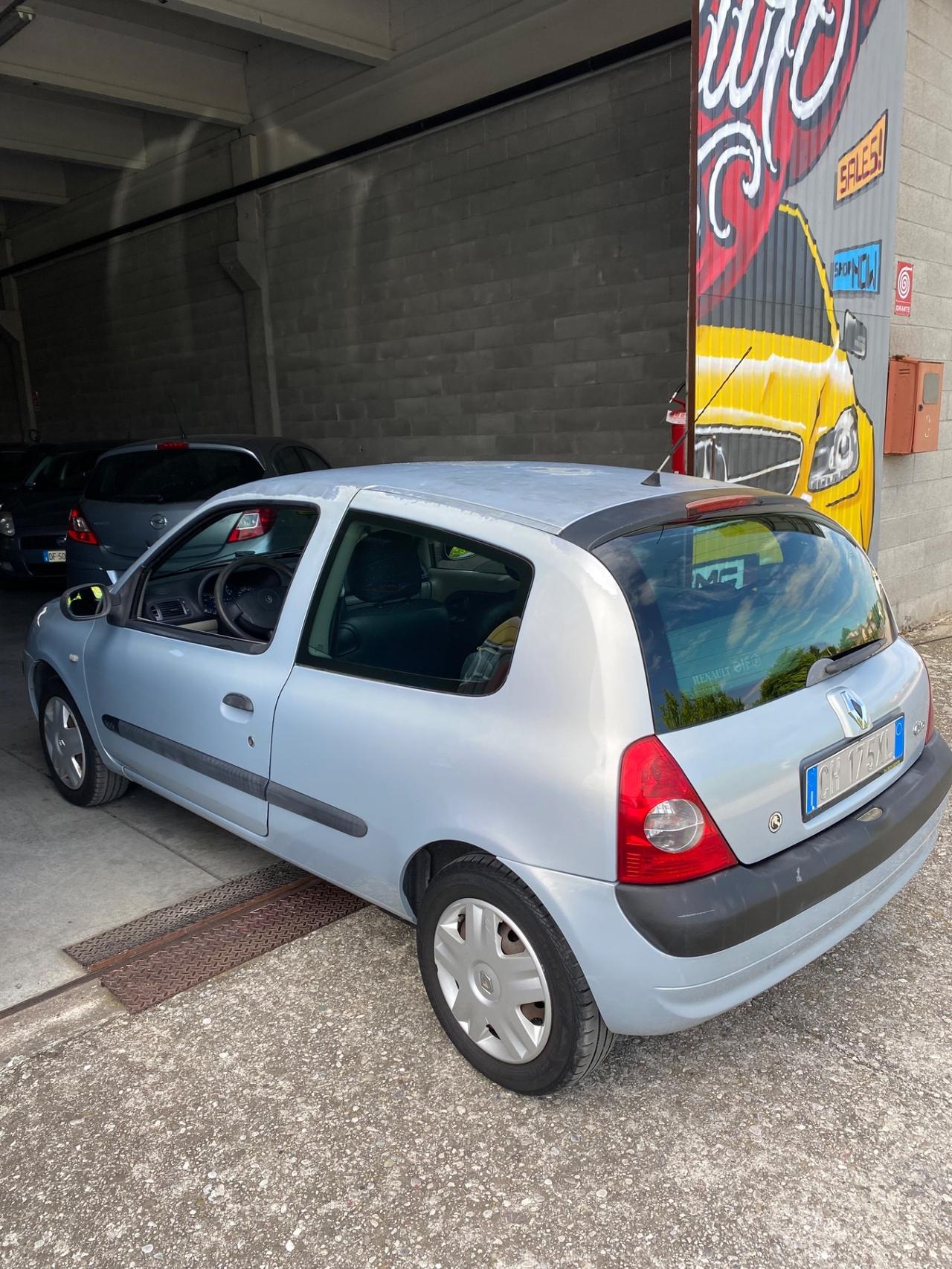 Renault Clio 1.2 16V 3 porte Neopatentati