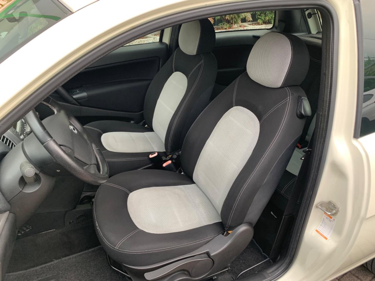 Lancia Ypsilon 1.2 Momo Design