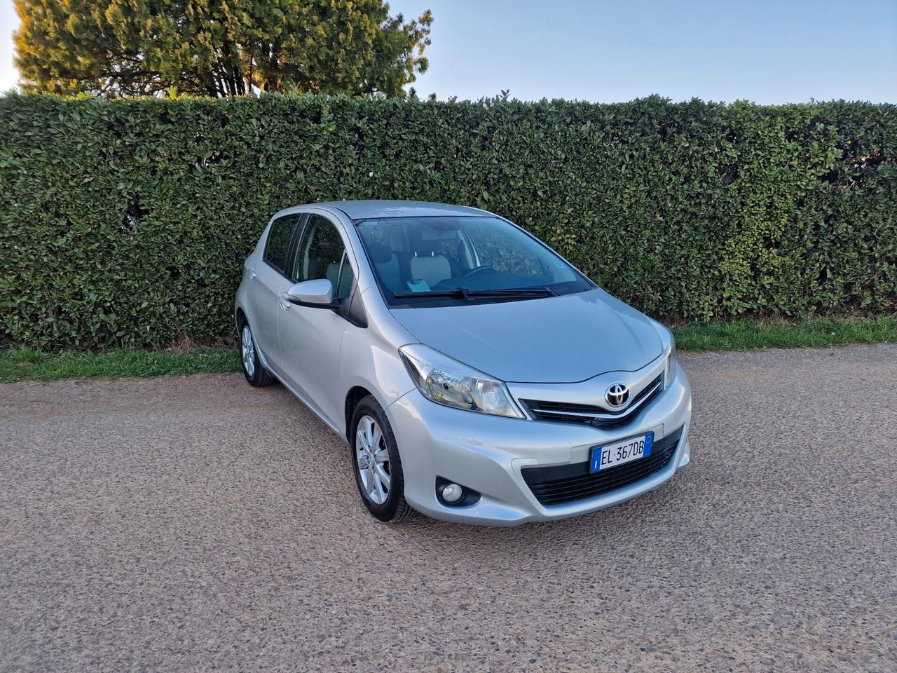 Toyota Yaris 1.3 5p Lounge CVT