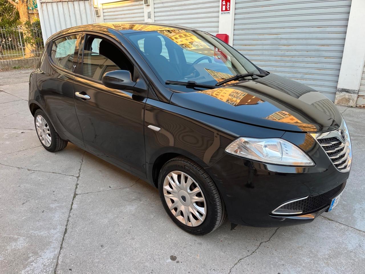 Lancia Ypsilon 1.2 69 CV 5 porte S&S Platinum