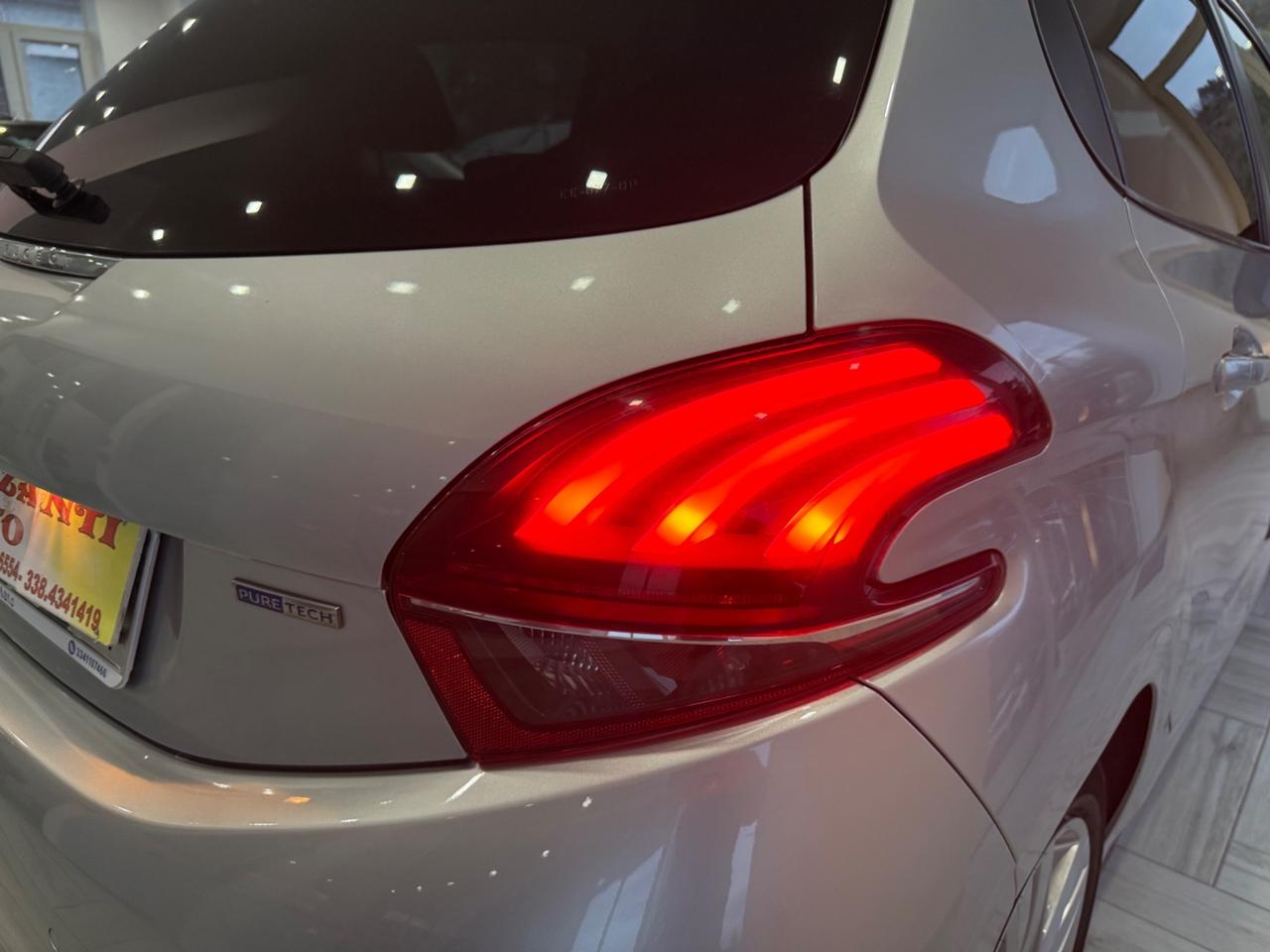 Peugeot 208 1.2 VTI 82 5P Allure STYLE+NAVI/LED2017