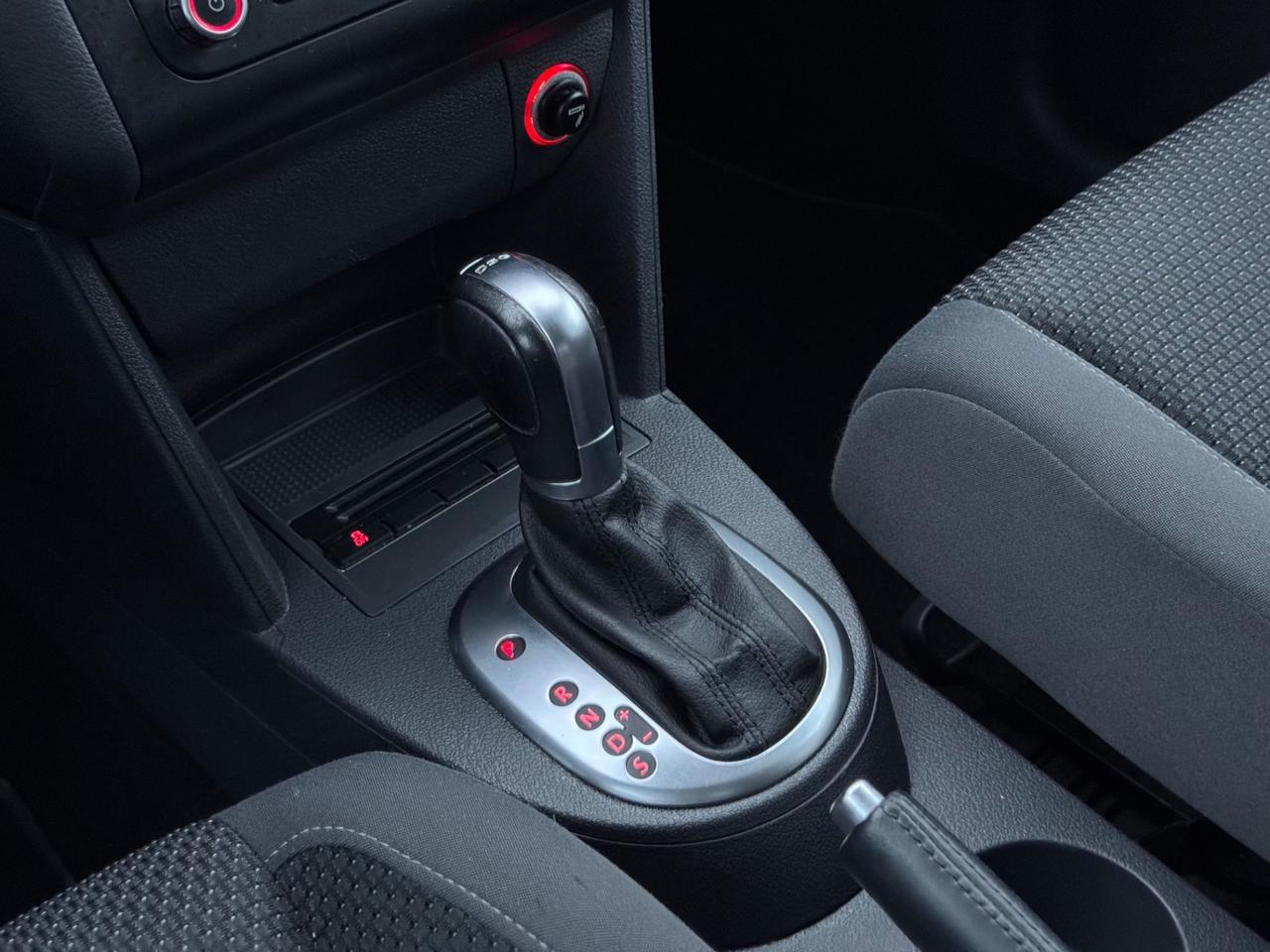 Volkswagen Touran 1.6 TDI DSG Business 7 posti 2015