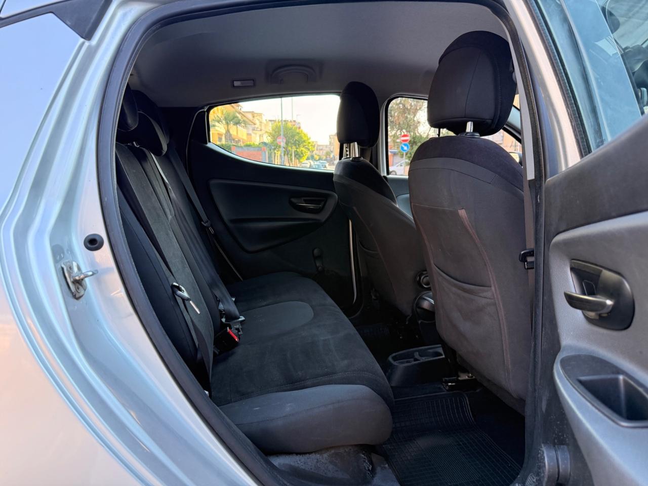 New Lancia Ypsilon 1.2benz 5portGPL Gold Full Perfett