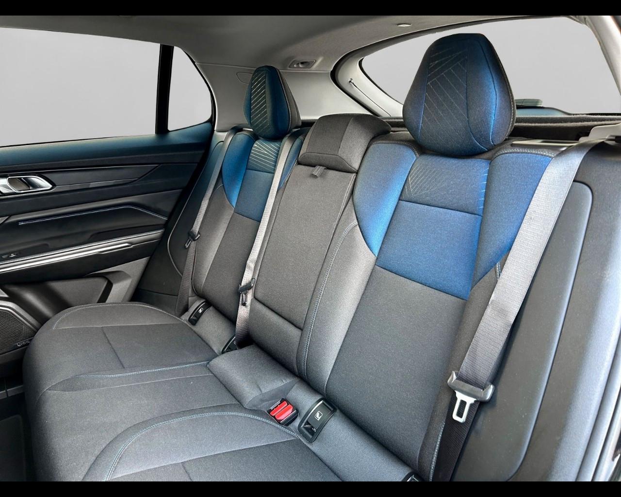 Lynk & Co 01 - 01 1.5 td phev auto