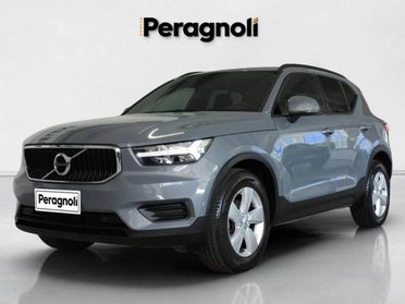 VOLVO XC40 T2 MOMENTUM CORE MANUALE