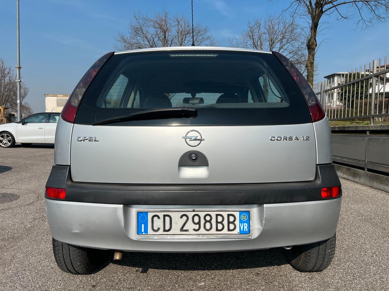 Opel Corsa 1.2i 16V cat 5 porte Euro 4 adatta a neopatentati