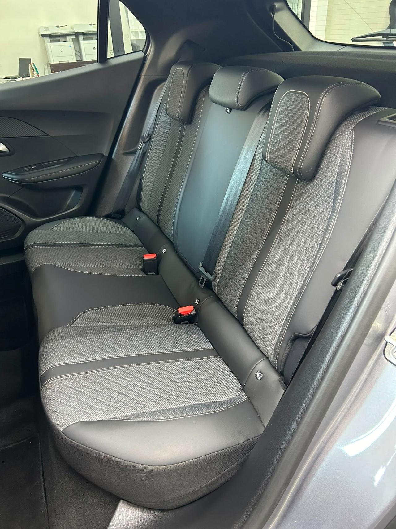 Peugeot 2008 PureTech 1.2 Benzina 130 cv S&S EAT8 Allure