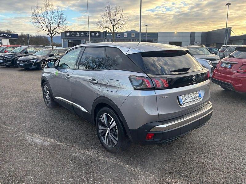 Peugeot 3008 Hybrid4 300 e-EAT8 Allure Pack vettura a noleggio per info benedetta