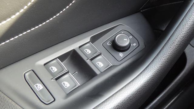 VOLKSWAGEN Passat Variant 2.0 TDI SCR 190 CV DSG Highline BMT