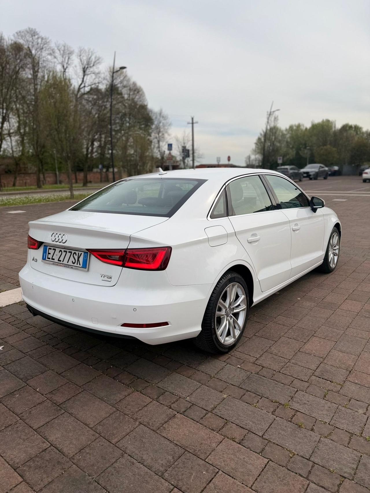 Audi A3 Sedan 1.4 TFSI COD ultra Ambiente