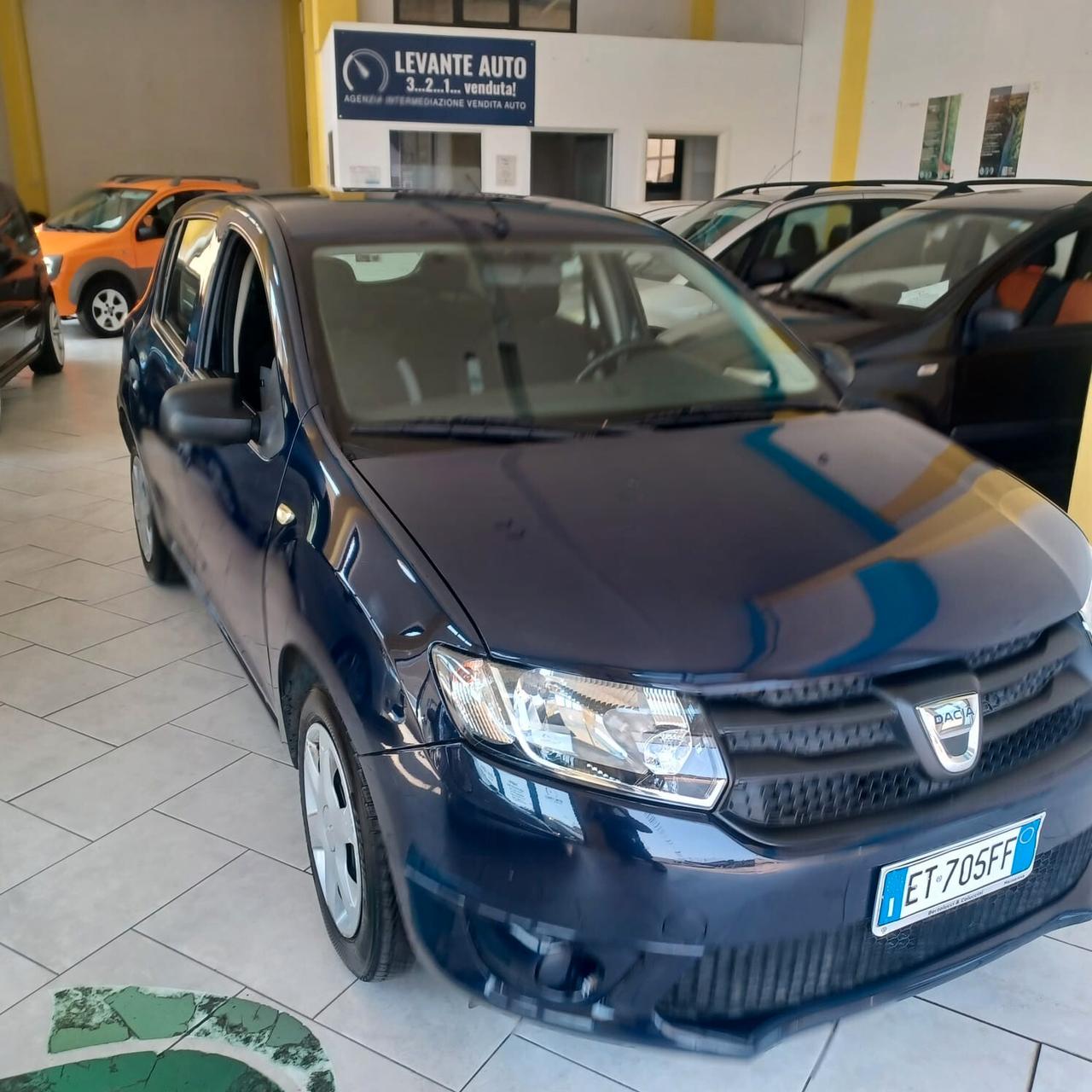 134188KM SANDERO GPL DI FABBRICA PERFETTA