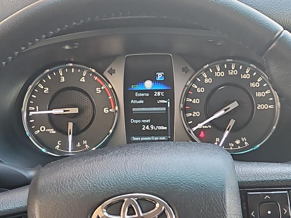 Toyota Hilux 2.4 d-4d double cab Executive 4wd auto