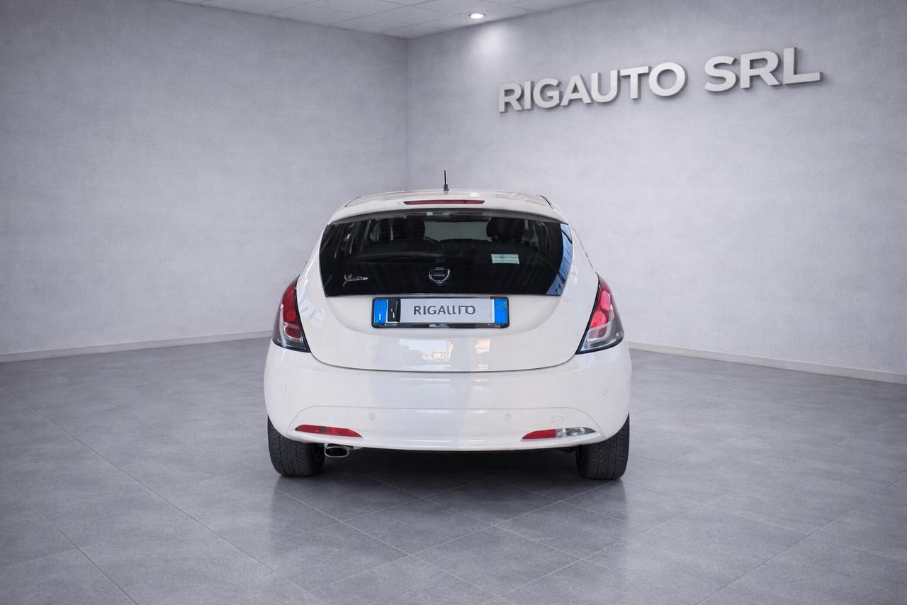 lancia ypsilon neopatentati