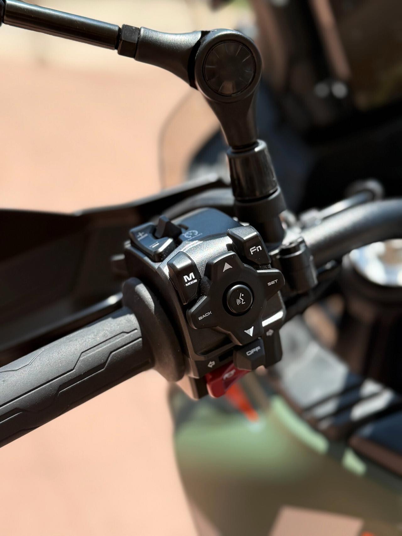 CFMOTO MT-X 1000