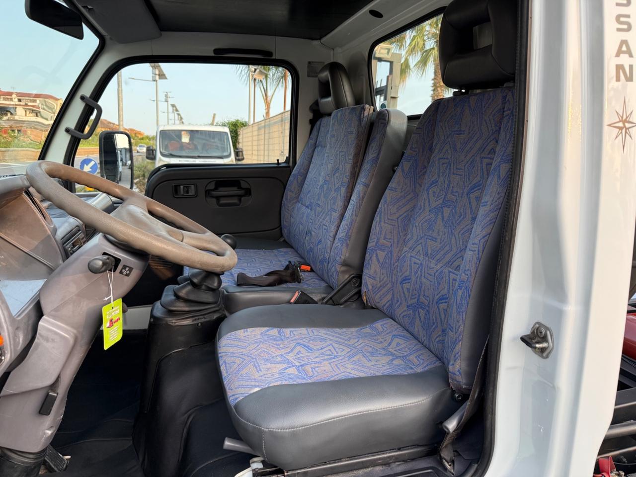 Nissan Cabstar 110 ribaltabile trilaterale