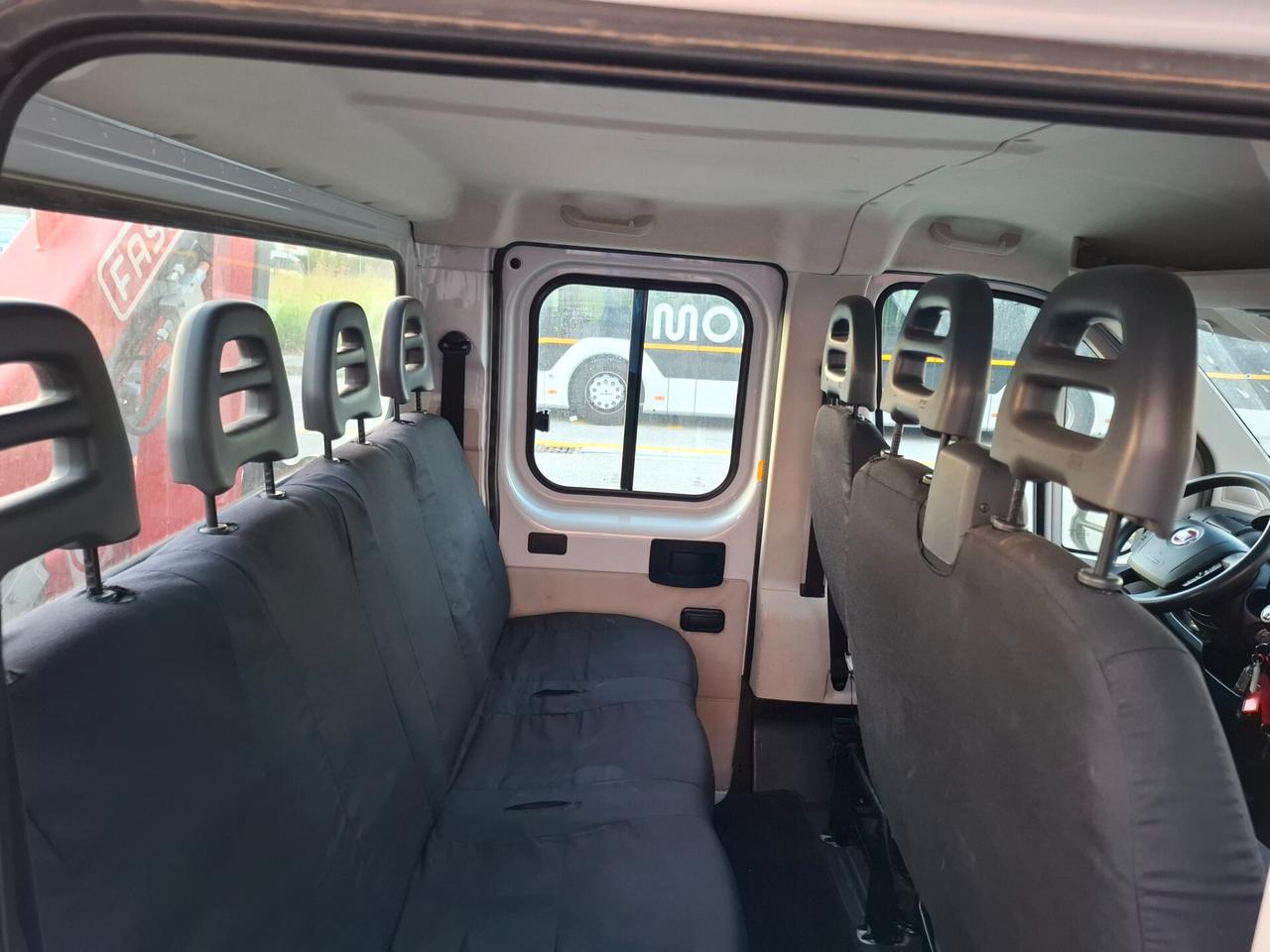 Fiat Ducato 2.3 cassonato con Doppia cabina 7 posti allestito con Gru Fassi