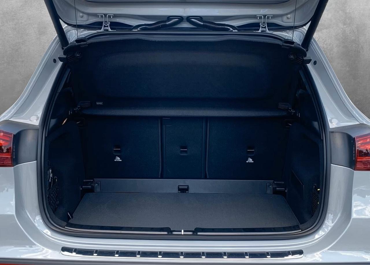 Mercedes-benz GLA 180 AMG Line PREMIUM 360 Multibeam