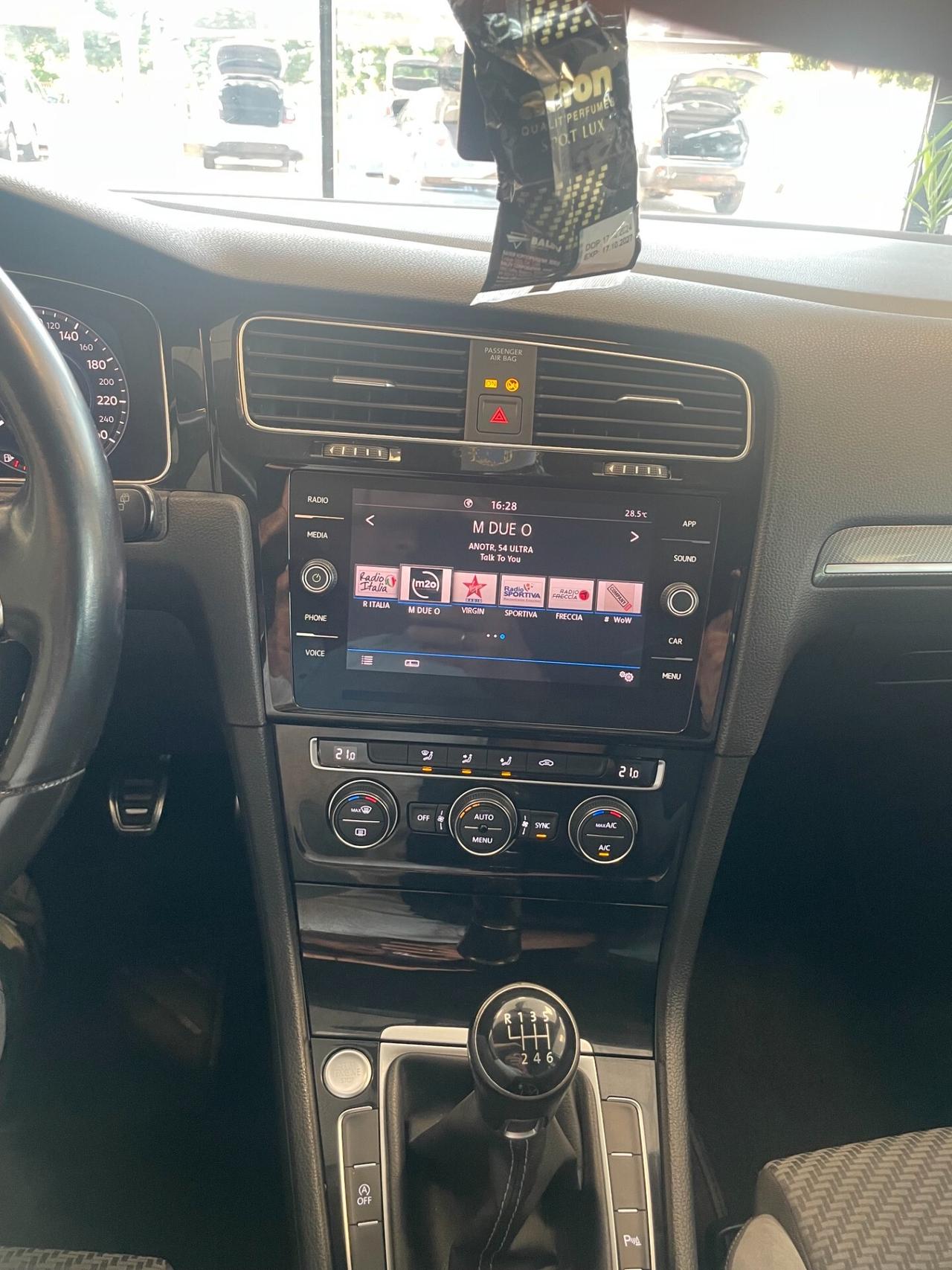Volkswagen Golf 1.5 TSI 5p. R-Line