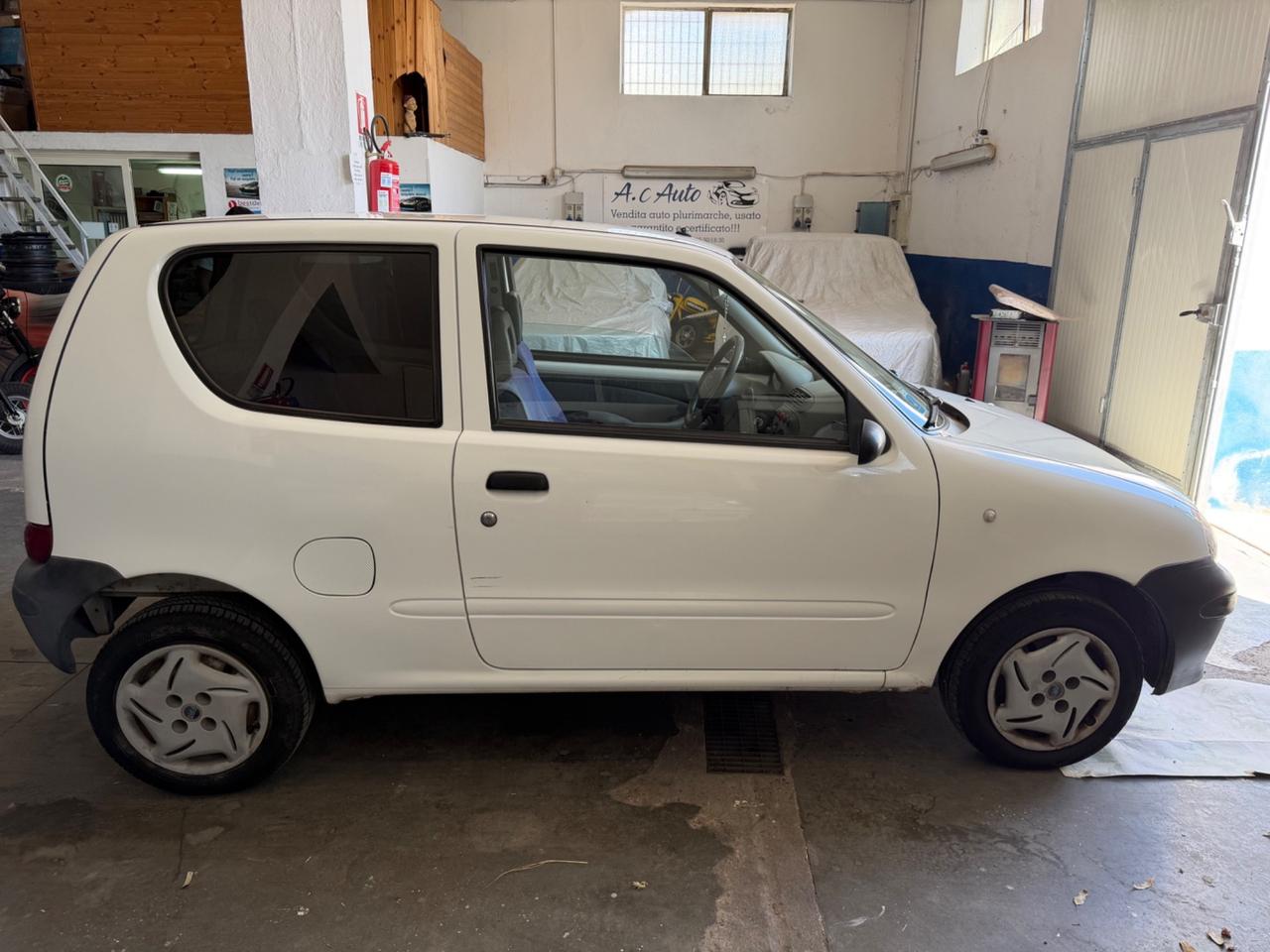 Fiat 600 1.1 benzina tenuta molto bene