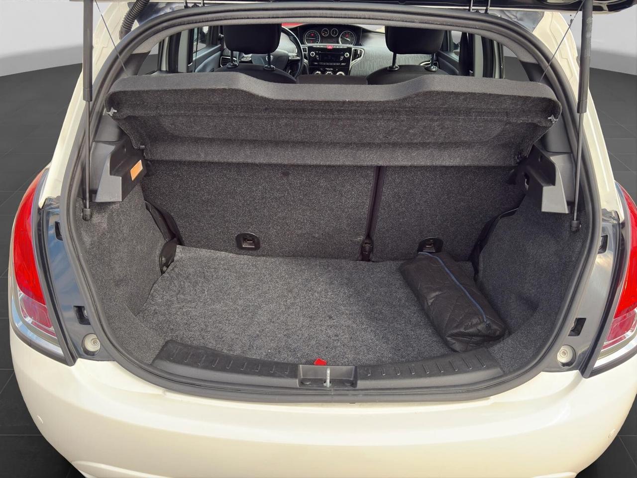 Lancia Ypsilon 1.2 69cv GPL Elefantino Rosa