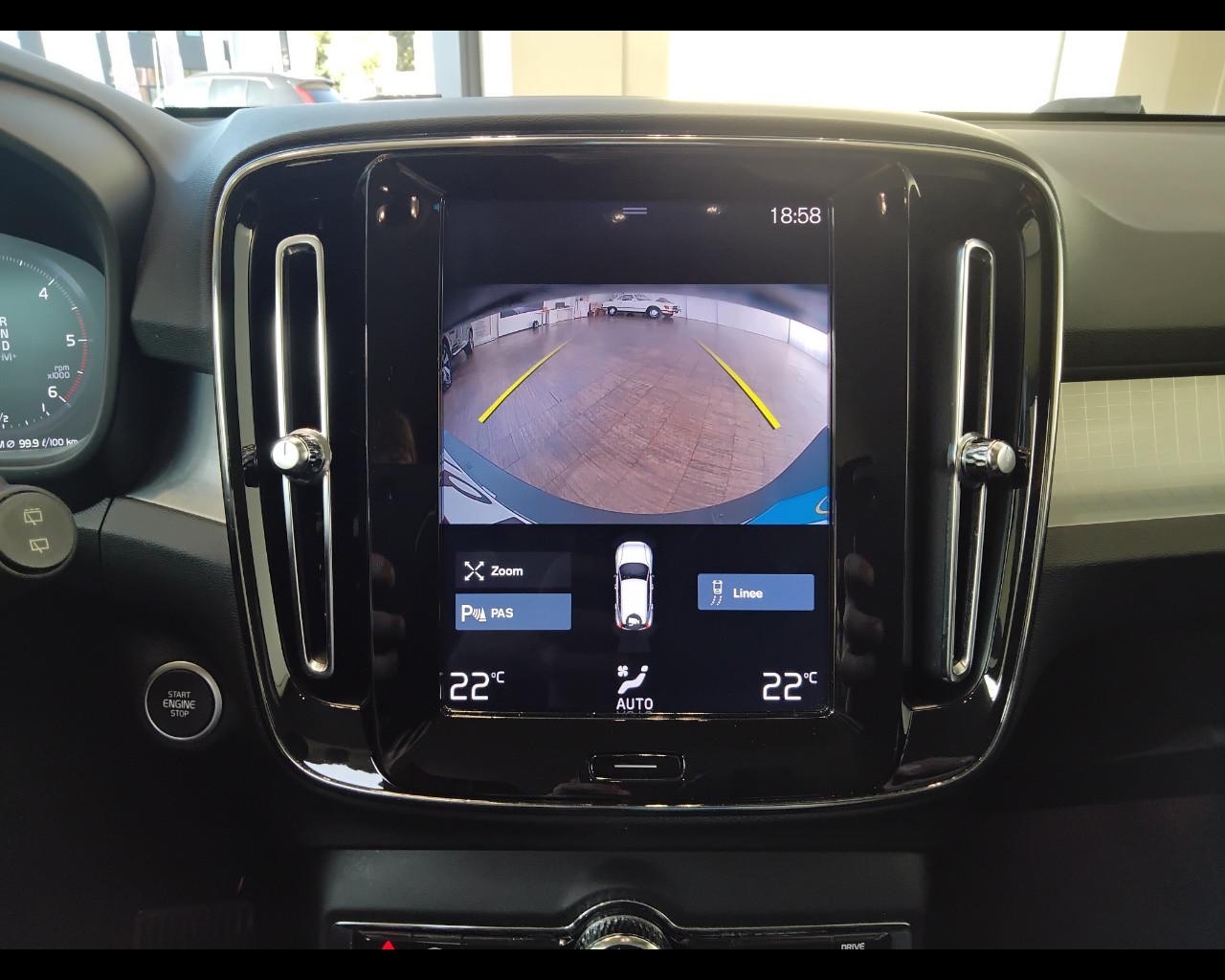 VOLVO XC40 - XC40 2.0 d3 Momentum Pro auto my21