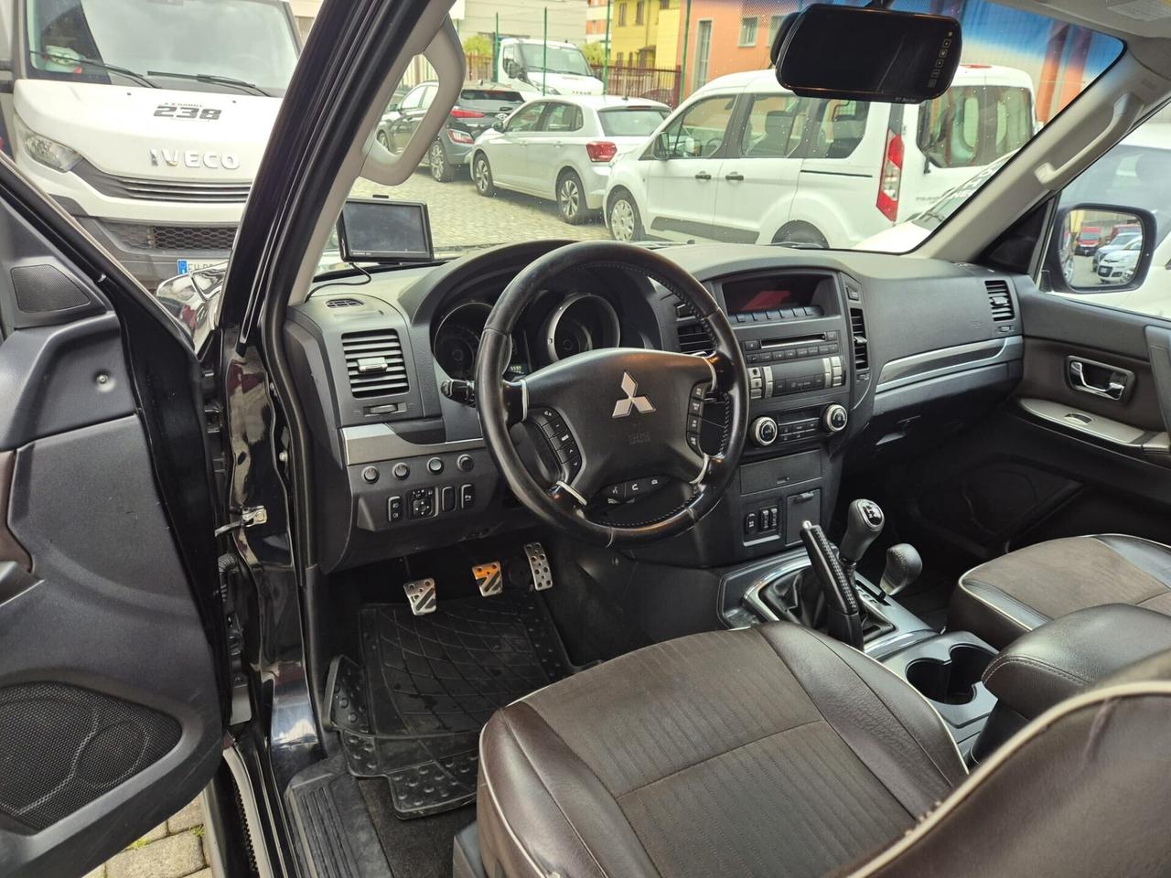 Mitsubishi Pajero 3.2 4X4 AUTOCARRO 2 POSTI