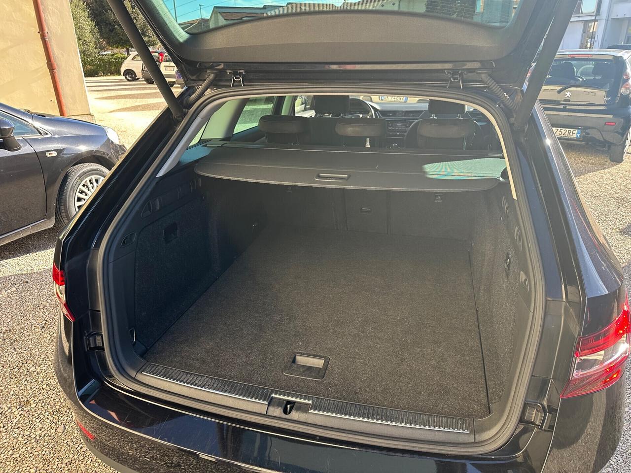 Skoda Superb 2.0 TDI 150 CV SCR DSG Wagon Executive