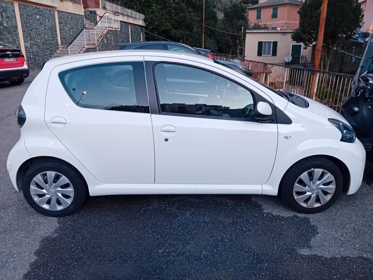 Toyota Aygo 1.0 12V VVT-i 5 porte Active Connect