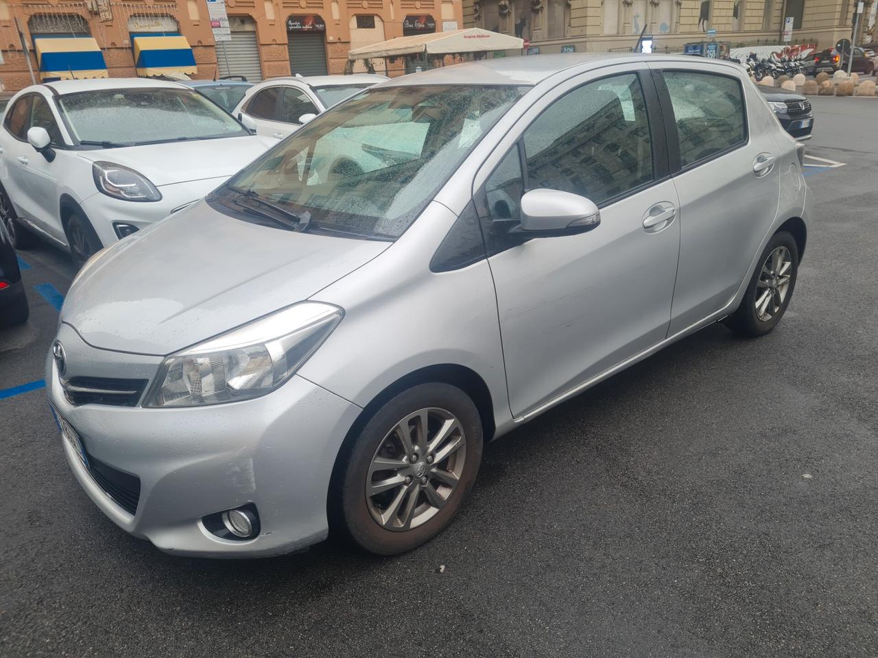 Toyota Yaris 1.3 benzina 5 porte Lounge