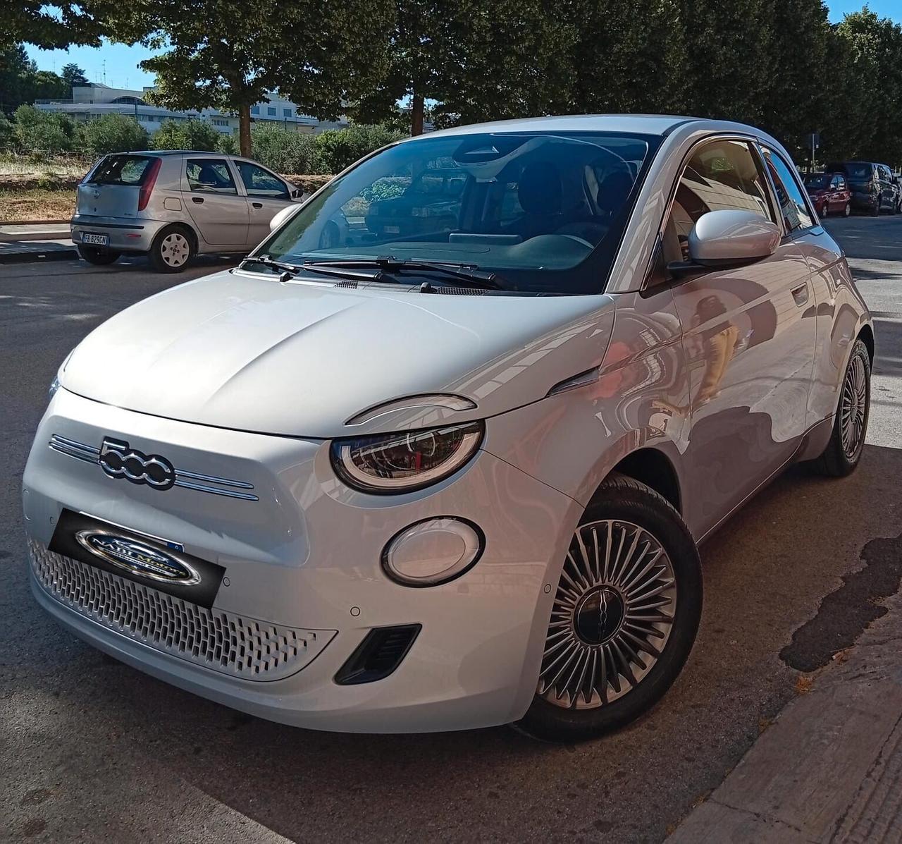 Fiat 500e Berlina 42 kWh *PARI AL NUOVO*