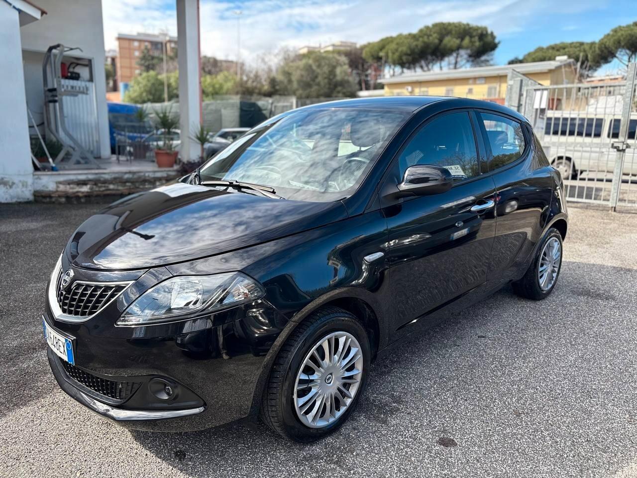 Lancia Ypsilon 1.0 FireFly 5 porte S&S Hybrid Gold