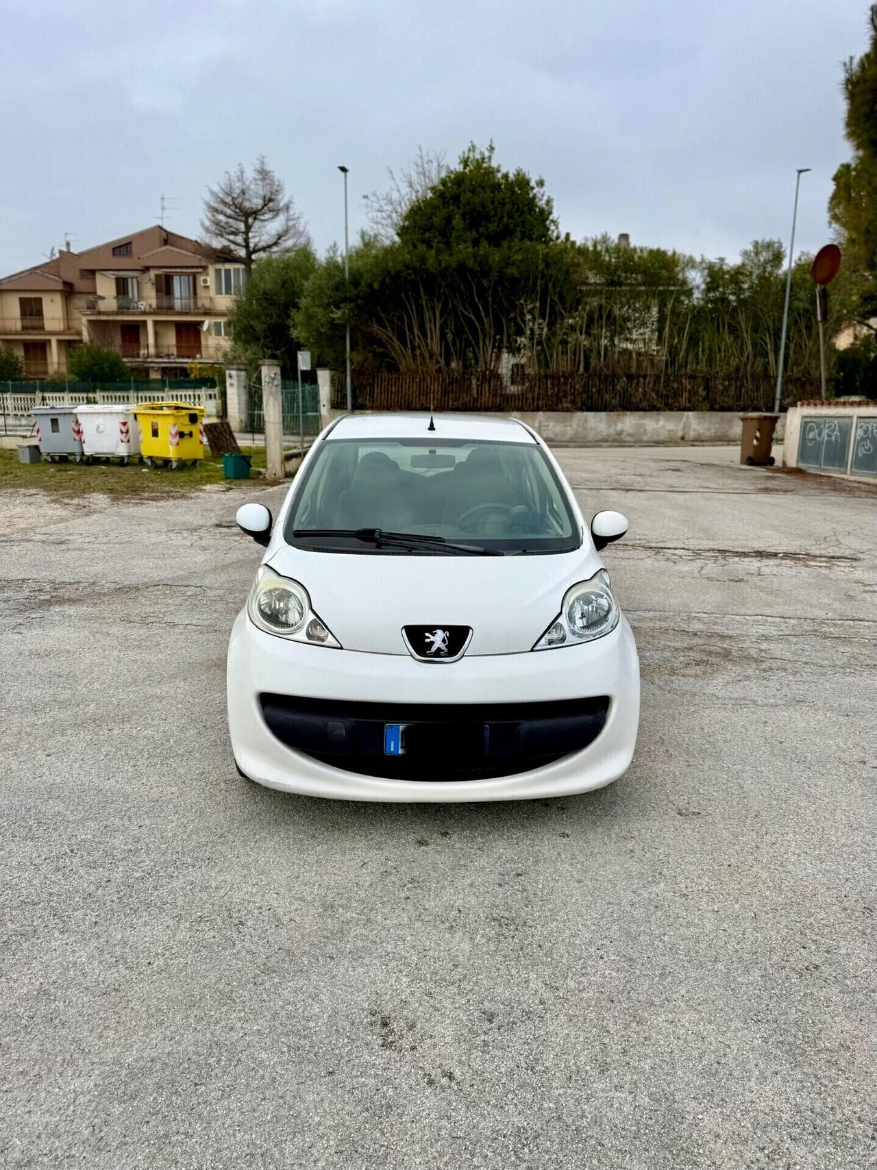 Peugeot 107 5porte 1.0 benzina 68cavalli NEOPATENTATI
