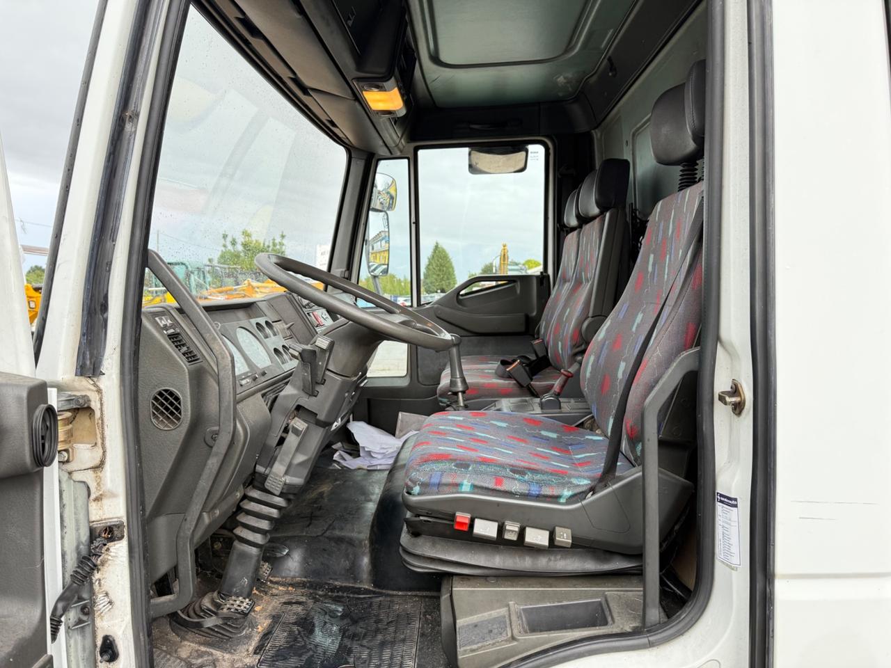 Autocarro IVECO 75E15 isotermico con frigo