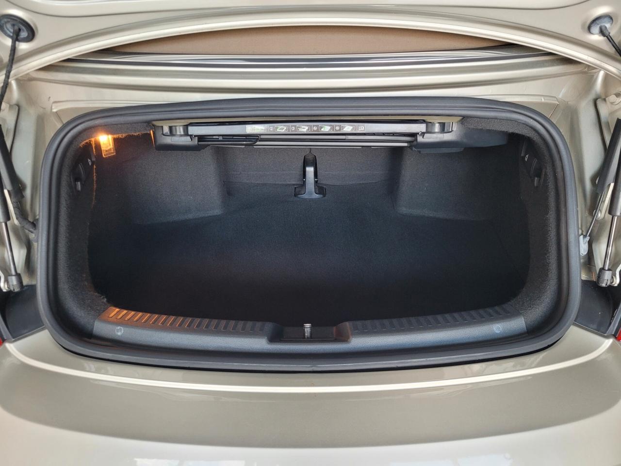 Volkswagen Maggiolino CABRIO 2.0 tdi CRUISE CARPLAY SENS. ANT+POST C.16"