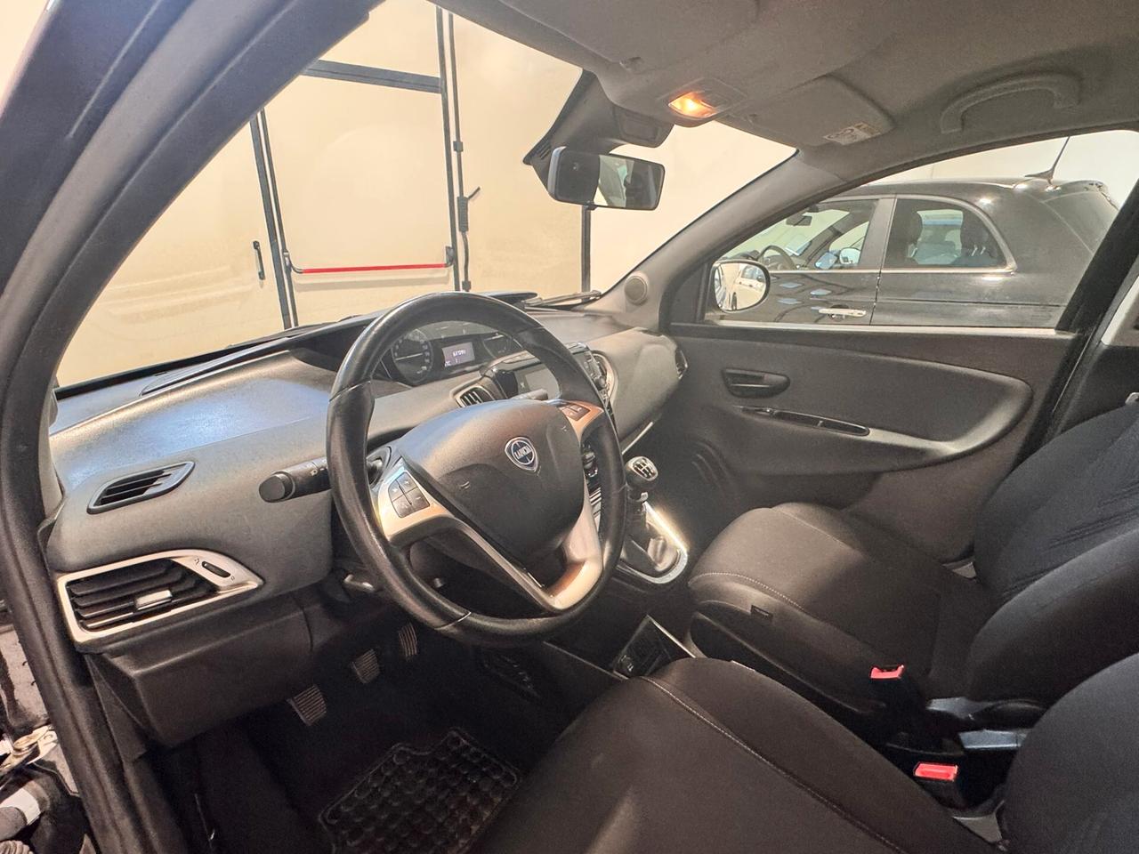 Lancia Ypsilon 1.0 FireFly 5 porte S&S Hybrid Gold